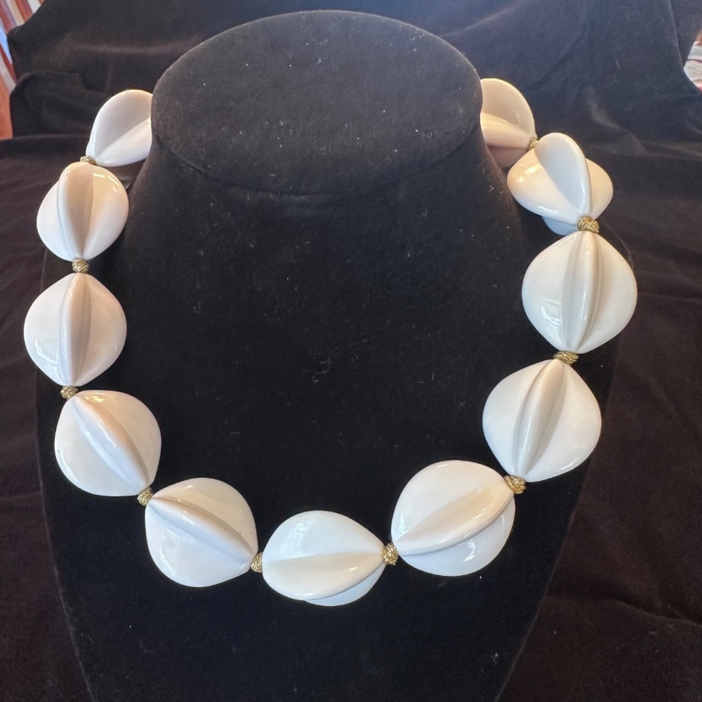 Vintage Signed Napier Chunky White Statement Necklace 16.5"